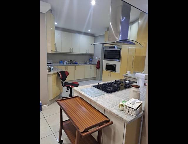 4 BEDROOM APARTMENT FOR SALE IN UMHLANGA ROCKS